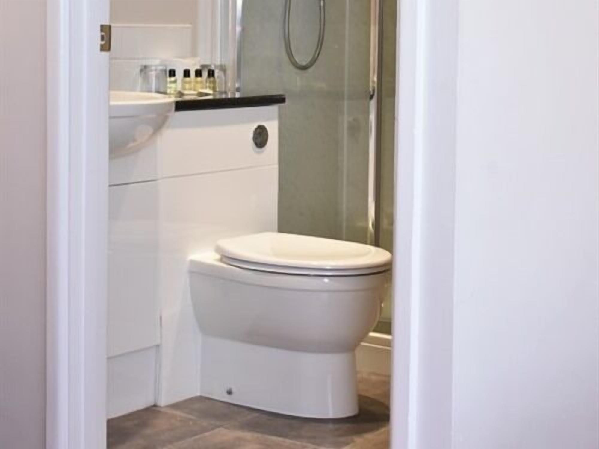 double room, ensuite | bathroom