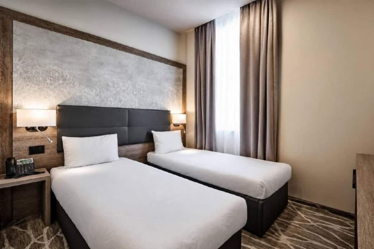 Habitación Premium (Derbybasivska View) | Ropa de cama de alta calidad y minibar