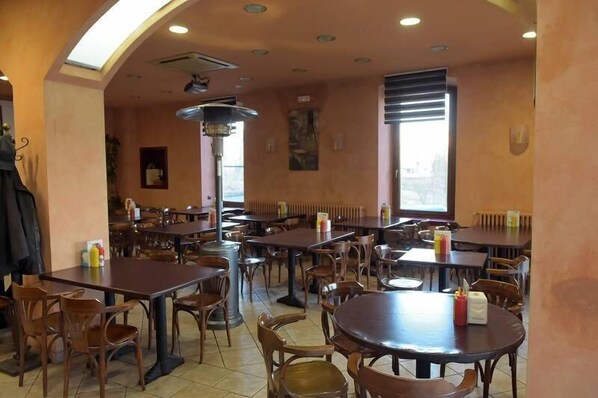 Breakfast, lunch, dinner served; Mediterranean cuisine