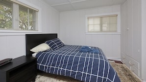 House, 2 Bedrooms, Sea View - Point Place (Freeland)