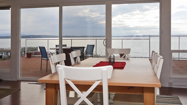 House, 2 Bedrooms, Sea View | Dining - Point Place (Freeland)