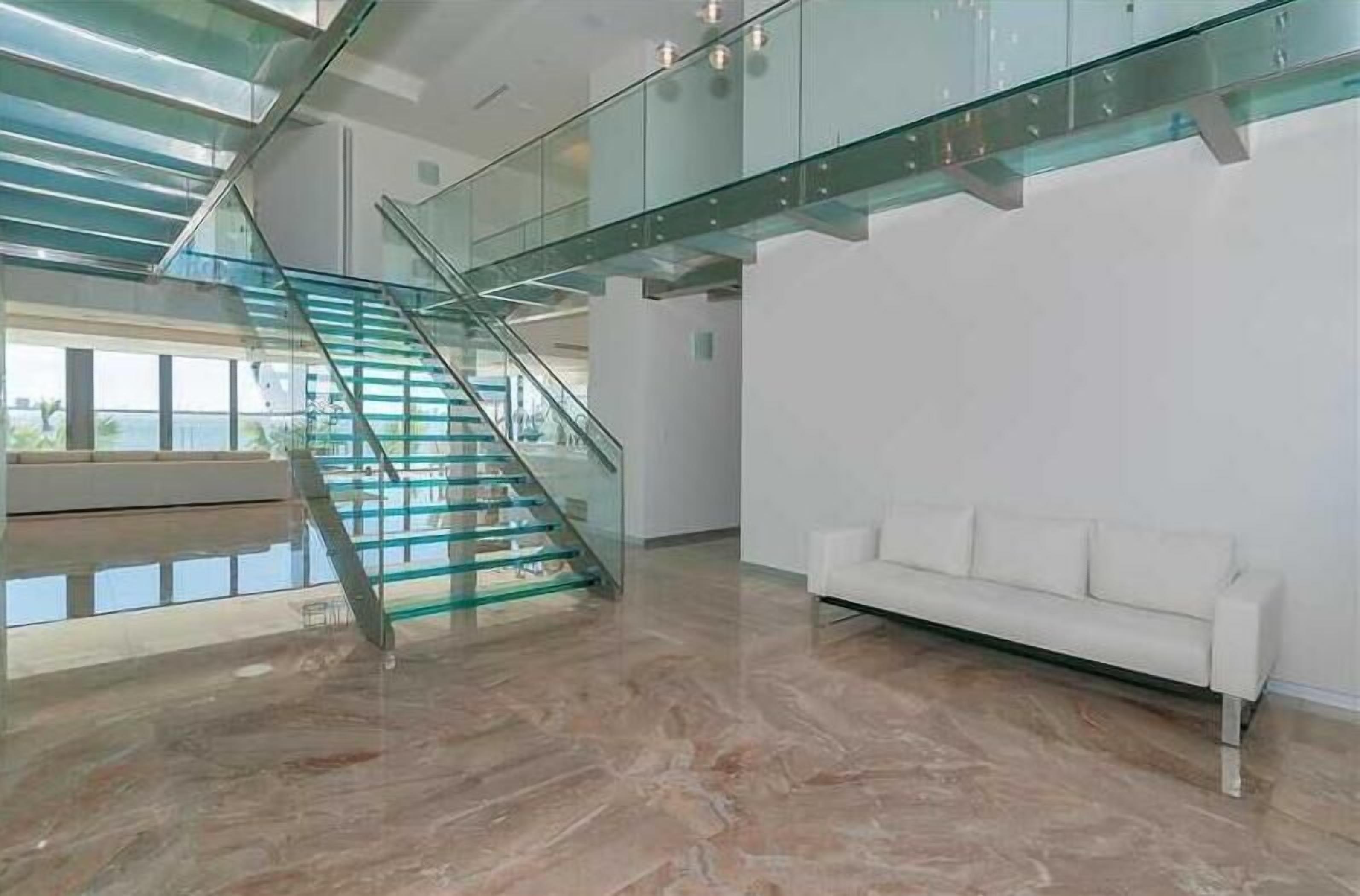 6 bedrooms, memory-foam beds, minibar, individually decorated