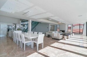 Dining - Villa Tesoro (North Bay Village)