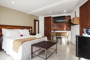 Minibar, in-room safe, blackout curtains, bed sheets - Pousada Praia João Fernandes (Búzios)