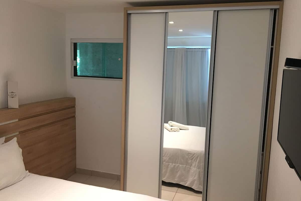 Minibar, coffres-forts dans les chambres, rideaux occultants