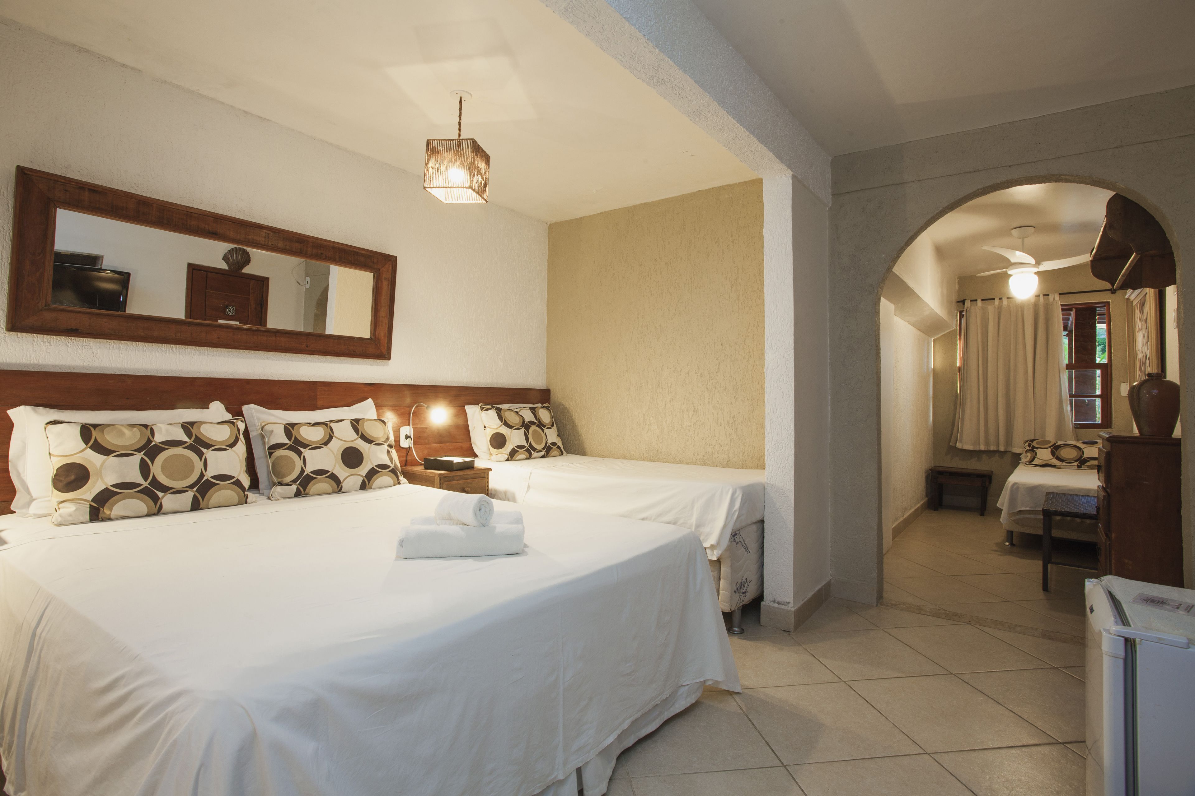 Minibar, coffres-forts dans les chambres, rideaux occultants