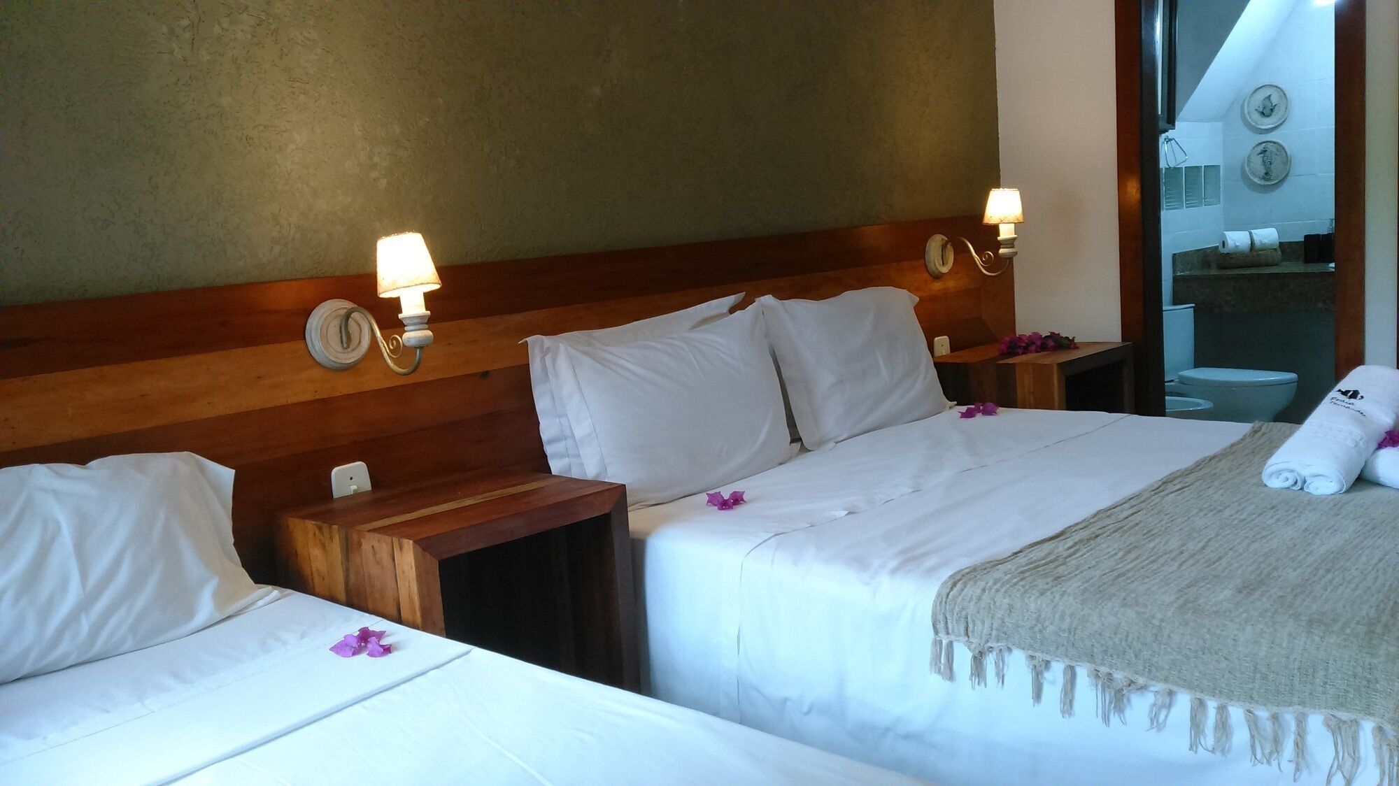 Minibar, coffres-forts dans les chambres, rideaux occultants