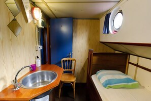 Chambre triple | Accès au Wi-Fi (inclus), literie fournie