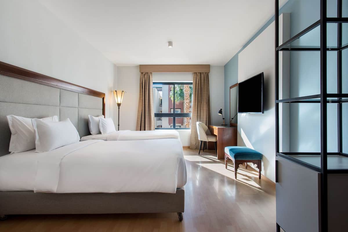 standard room | 1 bedroom, minibar, in-room safe, individually furnished