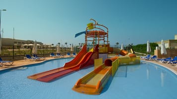 3 outdoor pools, pool umbrellas, pool loungers