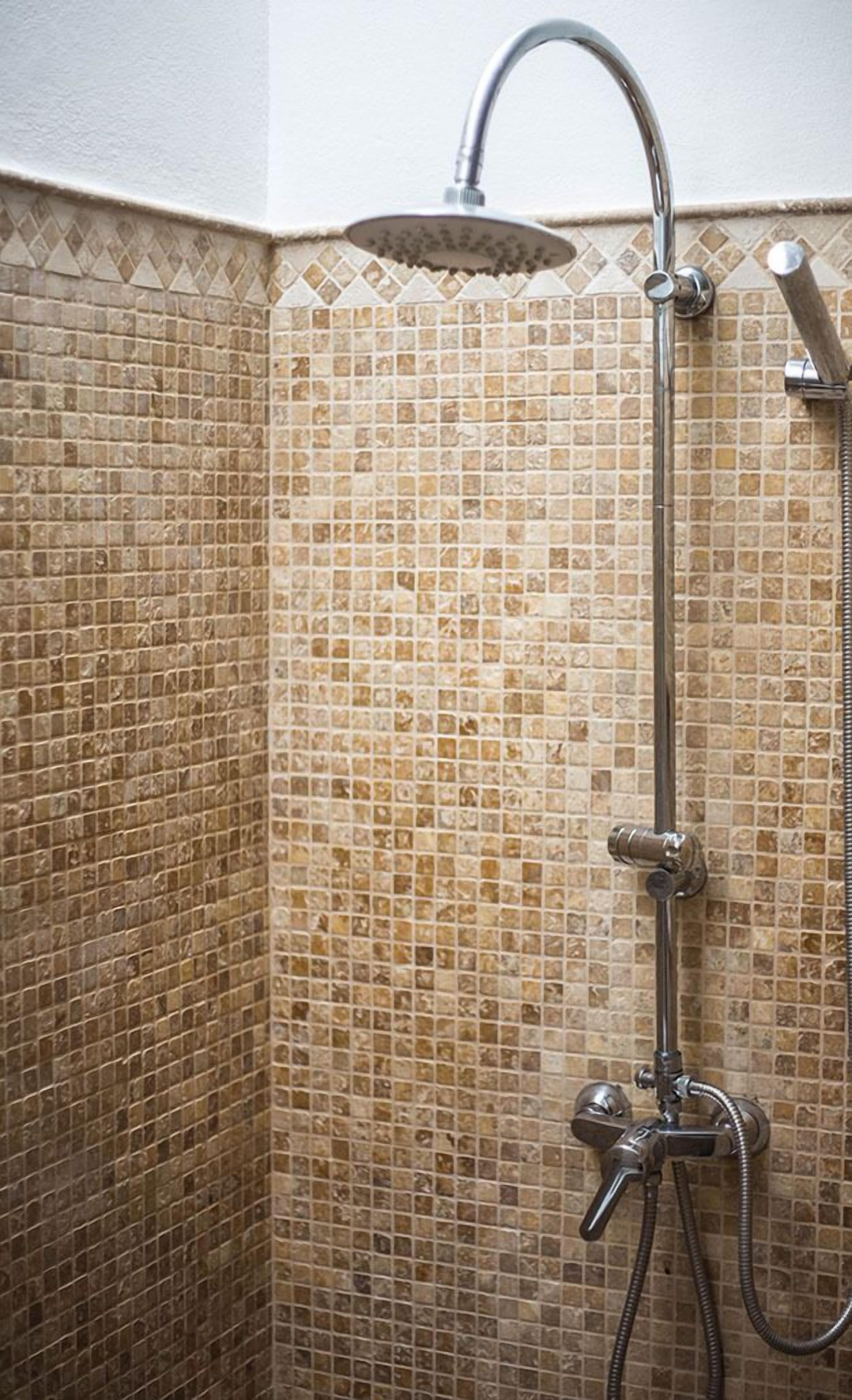 Shower, towels