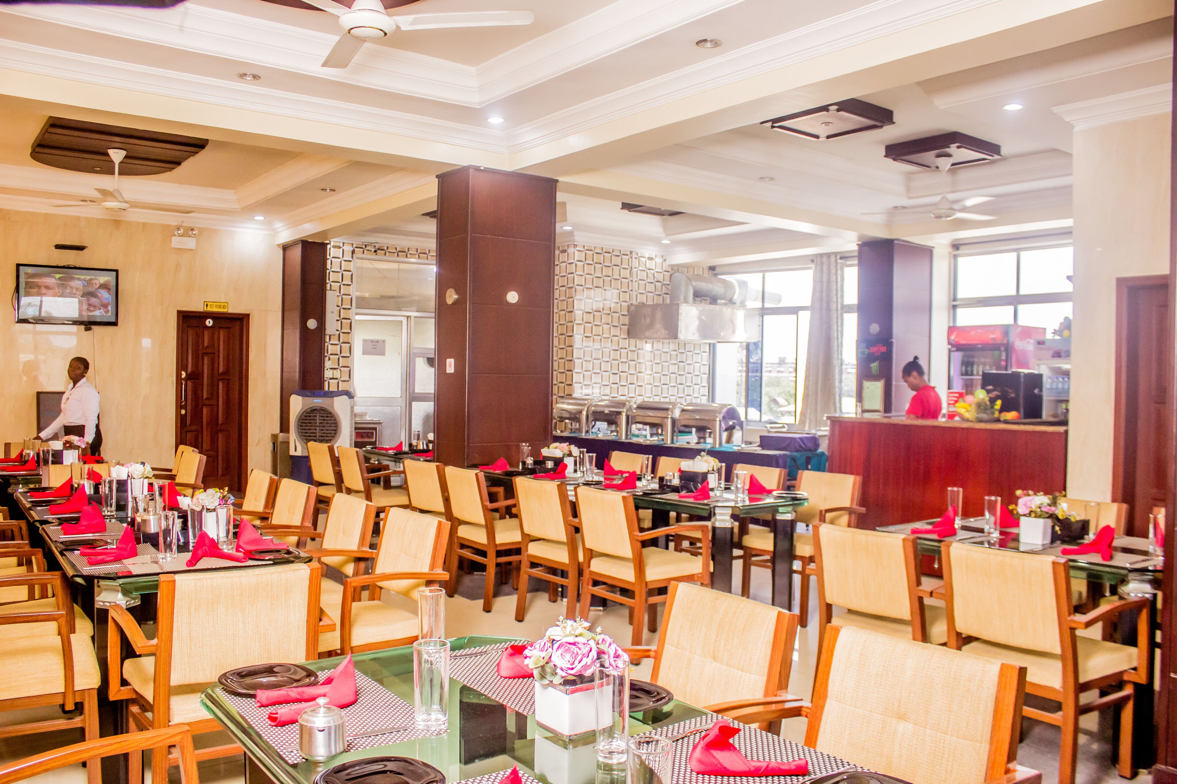 Breakfast, lunch, dinner served; local and international cuisine 