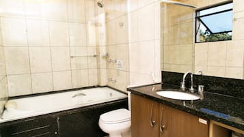Deep-soaking bathtub