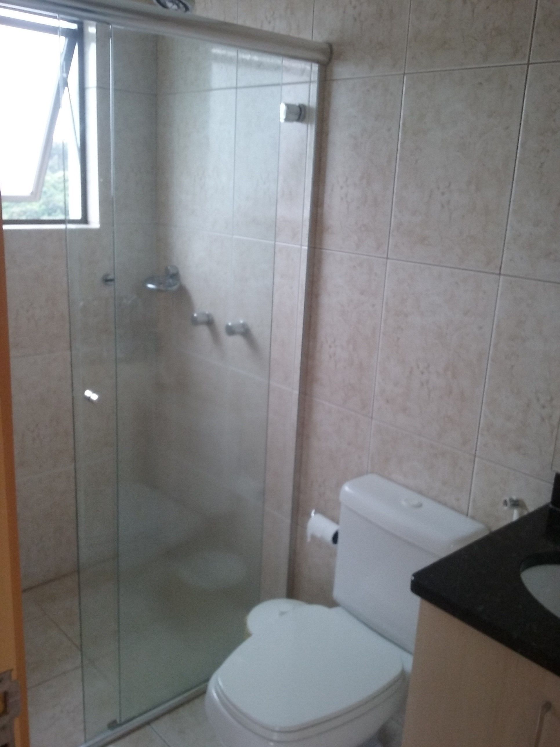shower, free toiletries, hair dryer, bidet