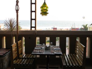 Se sirven desayunos, comidas, cenas y cocina local 