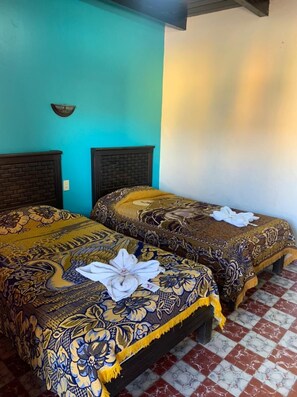 スタンダード ルーム シングルベッド 2 台 | WiFi (無料)