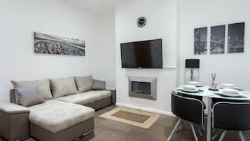 Apartment, Private Bathroom (Occupancy 7) | Lounge
