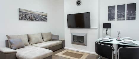 Appartement, salle de bain privée (Occupancy 7) | Bar-salon