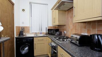 Apartment, Private Bathroom (Occupancy 7) | Shared kitchen