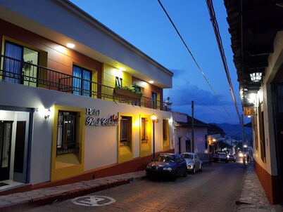 皇家殖民风酒店