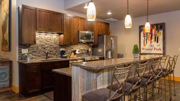 Luxury House, 6 Bedrooms | Private kitchen | Fridge, microwave, coffee/tea maker