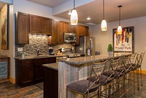 Luxury House, 6 Bedrooms | Private kitchen | Fridge, microwave, coffee/tea maker