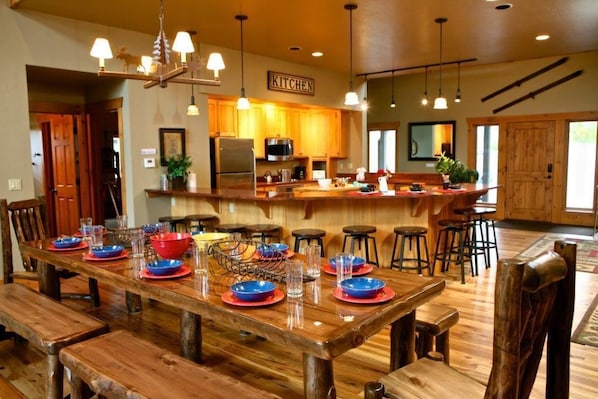 Luxury House, 6 Bedrooms | Restaurant