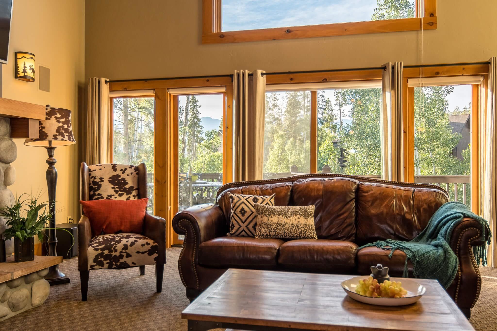 Luxury House, 6 Bedrooms | Living room | DVD player