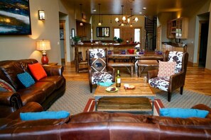 Luxury House, 6 Bedrooms | Living area | DVD player