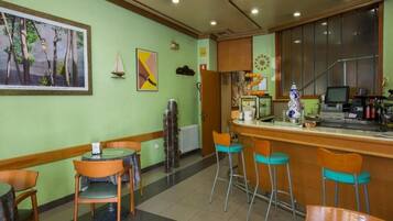 Bar (en el alojamiento)