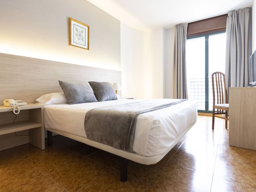 Double Room | Desk, blackout curtains, free WiFi, bed sheets