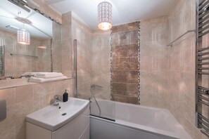 Apartment, 2 Bedrooms | Bathroom amenities | Free toiletries, hair dryer, soap, shampoo - Apartment - Heart of Dublin City (Dublin)