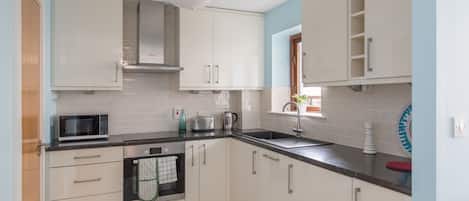 Apartment, 2 Bedrooms | Private kitchenette