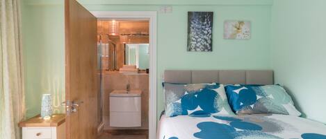 2 chambres, literie de qualité supérieure, lit parapluie, Wi-Fi gratuit