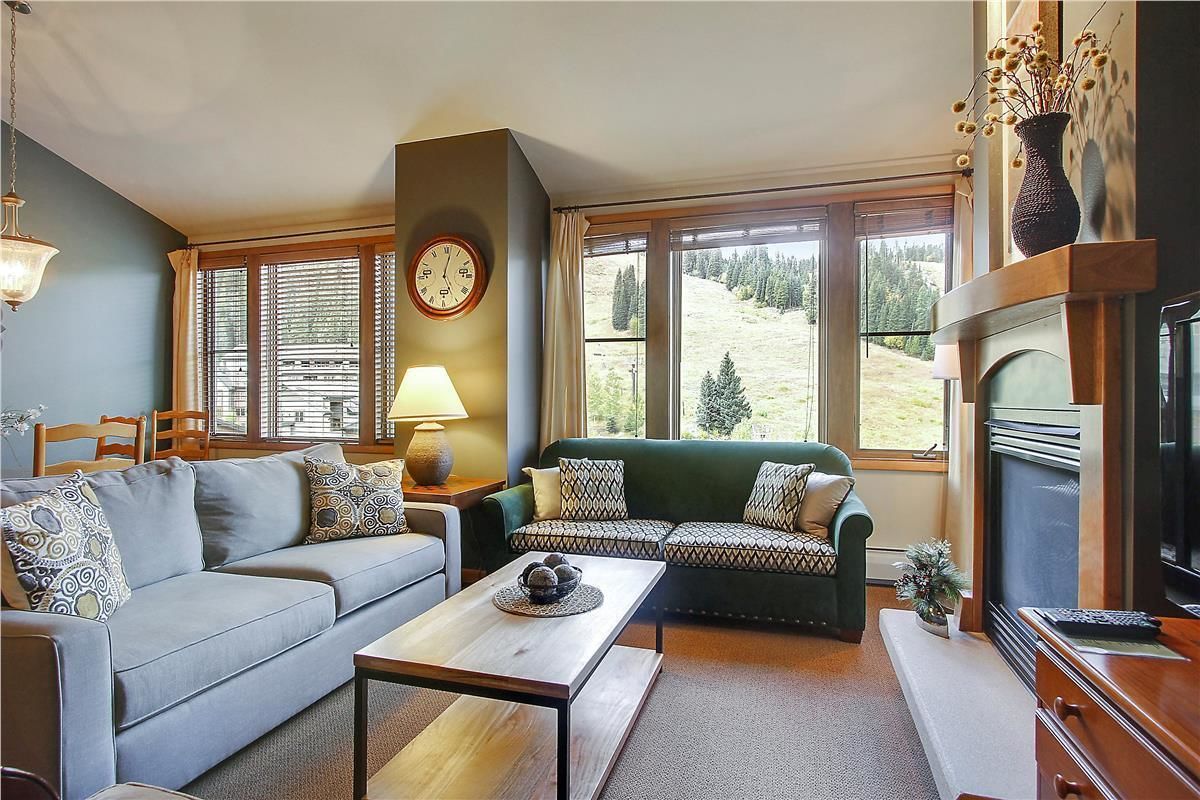 منزل عائلي - غرفتا نوم | منطقة المعيشة | مشغل دي في دي