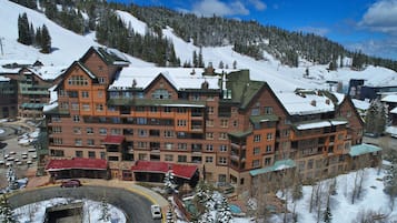 ู
ูุธุฑ ู
ู ุงูุฌู ุนูู ุงุฑุชูุงุน ุนุงูู