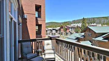 Luxury House, 3 Bedrooms | Balcony