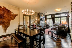 تناول الطعام داخل الغرفة