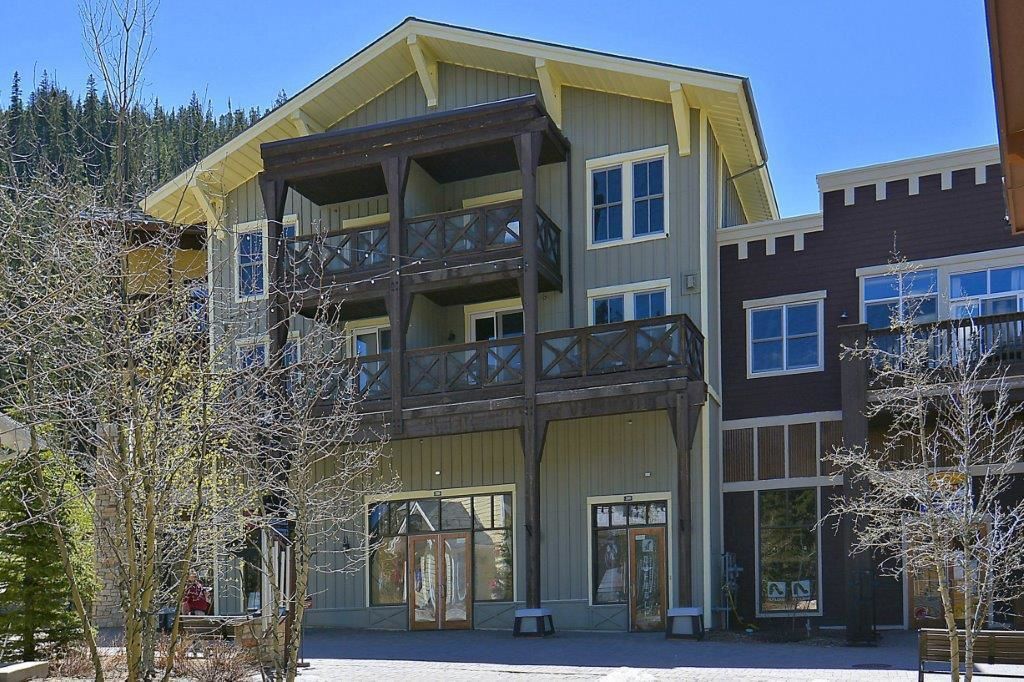 Luxury House, 3 Bedrooms | Front of property