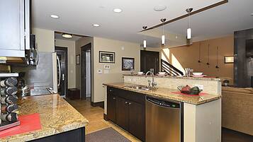 Luxury House, 3 Bedrooms | Private kitchen | Fridge, microwave, coffee/tea maker