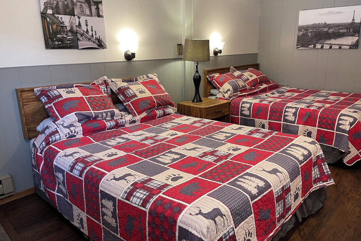Yhden hengen comfort-huone, 2 keskisuurta parisänkyä (Unit #16) | 2 makuuhuonetta, yksilöllisesti sisustettu, yksilöllisesti kalustettu