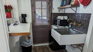 Deluxe Cabin, 1 Bedroom (Unit #7) | Room amenity