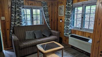 Family Cabin, 3 Bedrooms (Unit #5) | Living area | Flat-screen TV