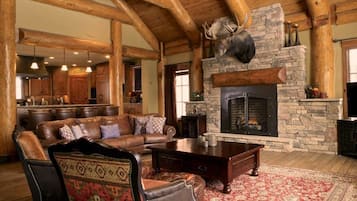 Luxury House, 5 Bedrooms | Living area | DVD player