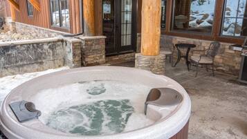 Luxury House, 5 Bedrooms | Outdoor spa tub