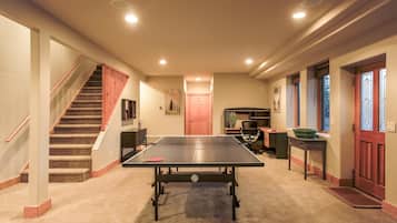 Luxury House, 5 Bedrooms | Sports court