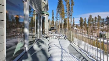 Luxury House, 5 Bedrooms | Balcony