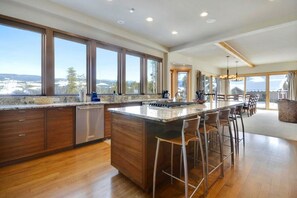 Casa Luxury, 5 camere da letto | Cucina privata | Frigorifero, microonde, forno, piano cottura