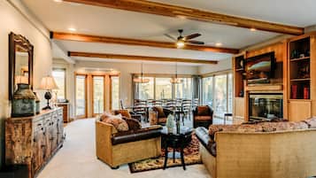 Luxury House, 5 Bedrooms | Living area | DVD player