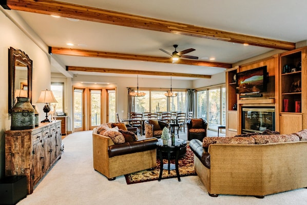 Luxury House, 5 Bedrooms | Living area